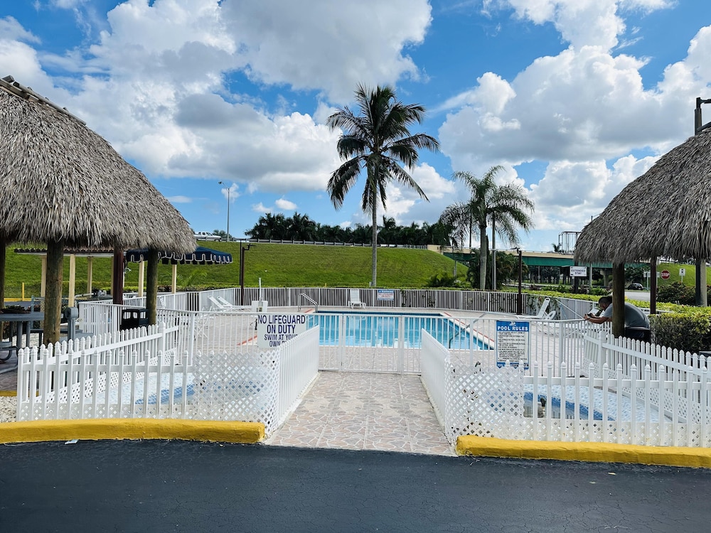 Belmont Inn Suites 39/50