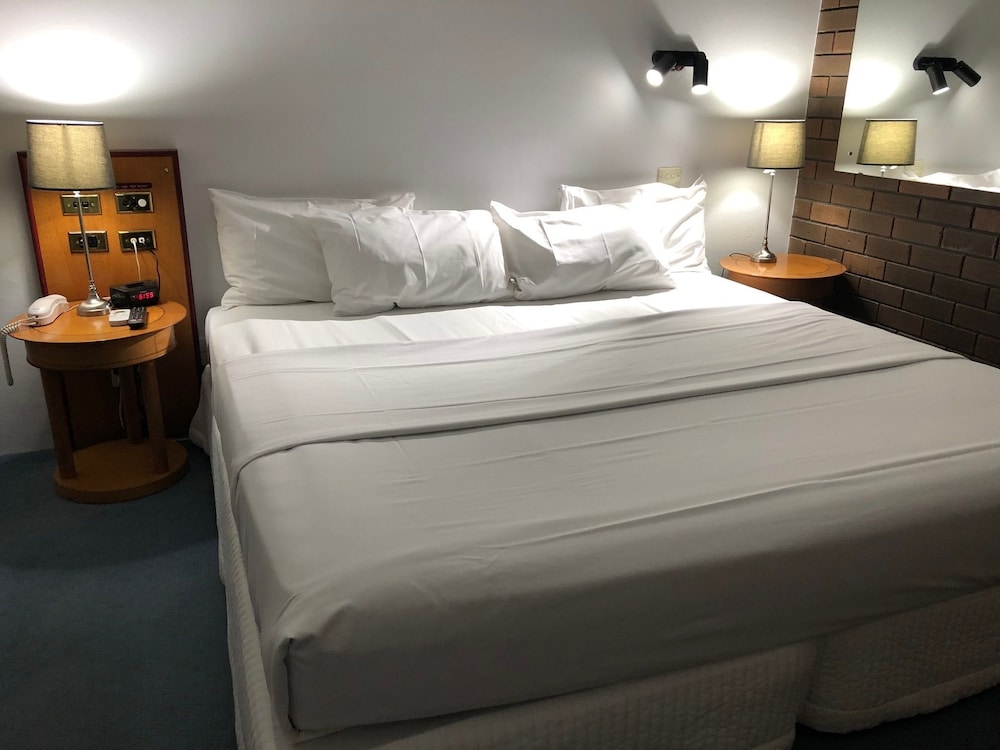 Matador Motor Inn 23/80