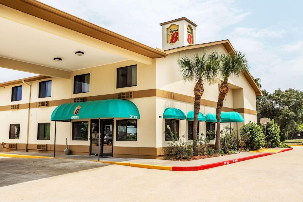Super 8 by Wyndham League City 3/46