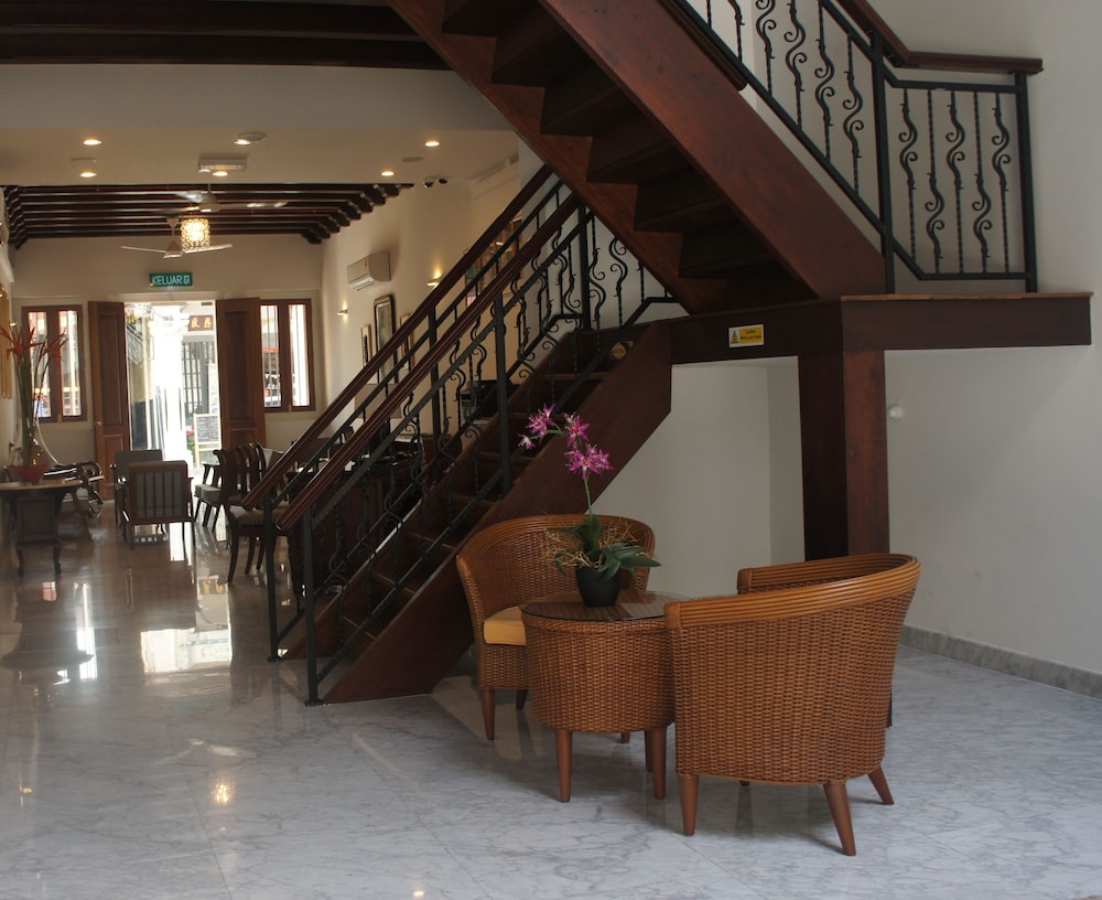 Heeren Straits Hotel 4/75