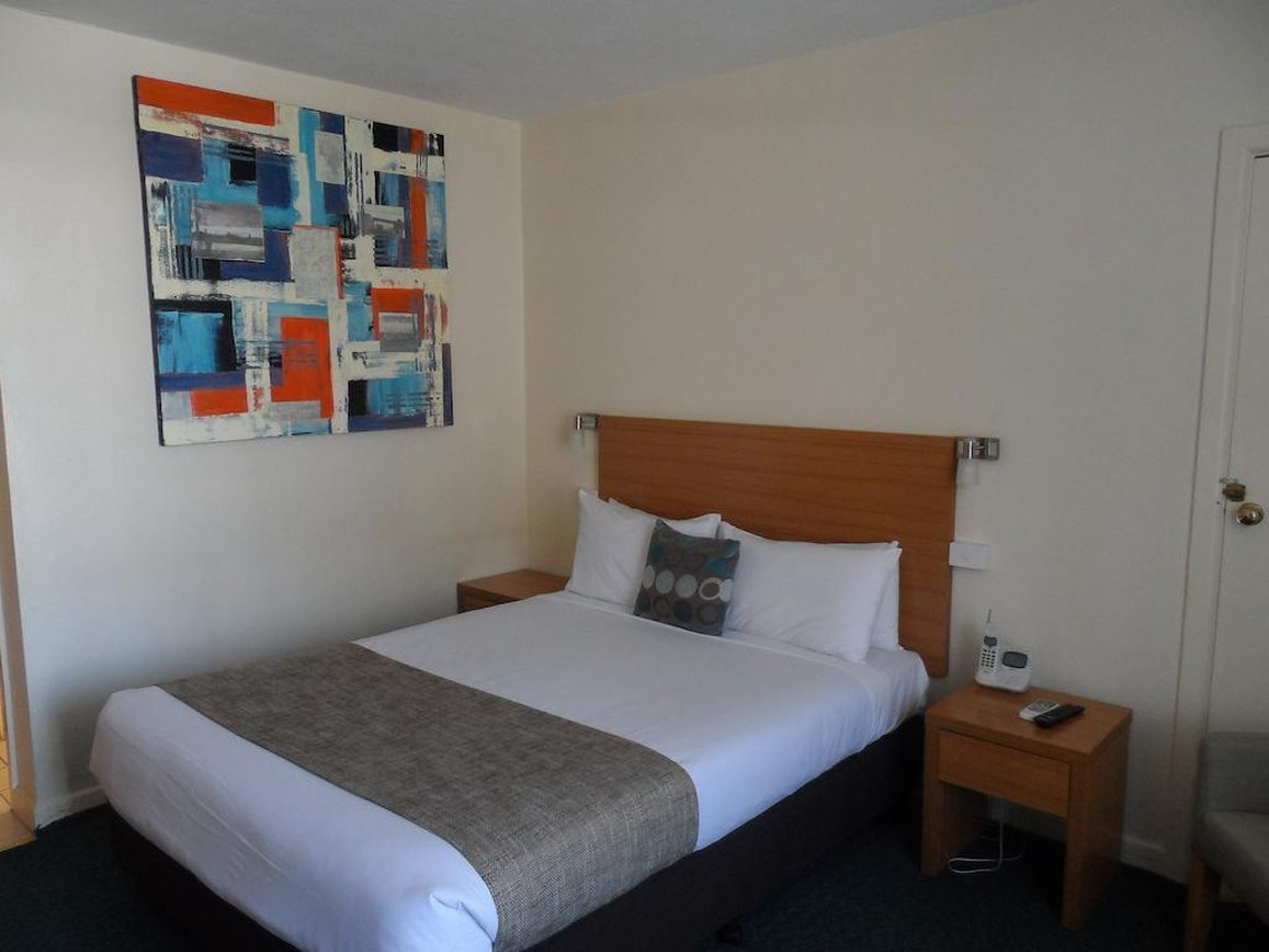 Admiralty Inn 4/10