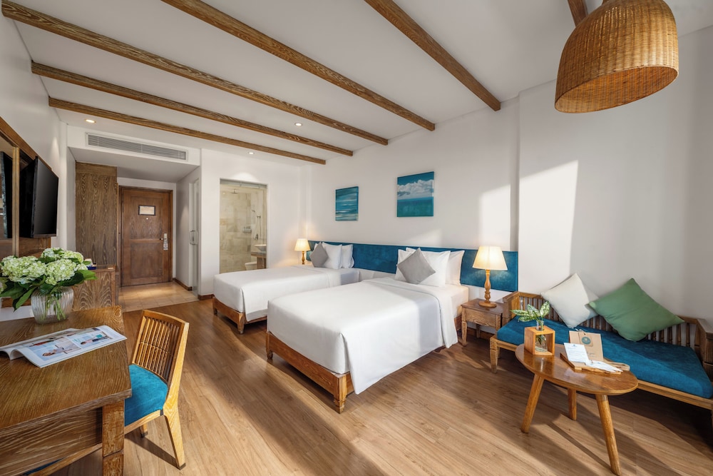 غرفة ديلوكس بسريرين منفصلين بإطلالة على المدينة بشرفة، Risemount Premier Resort Danang 7/9
