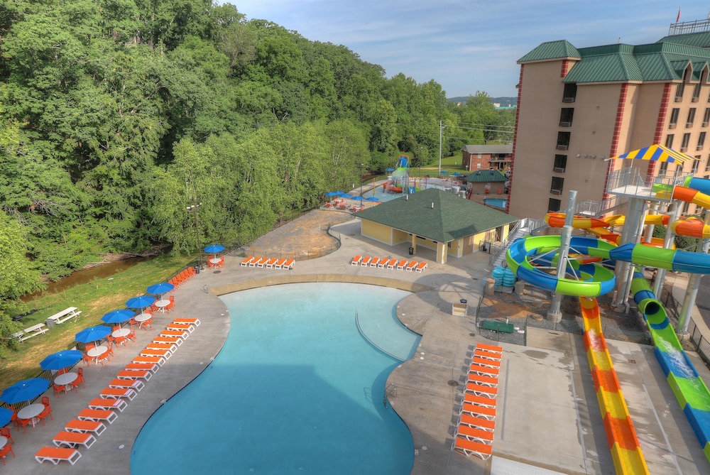Country Cascades Waterpark Resort 7/68