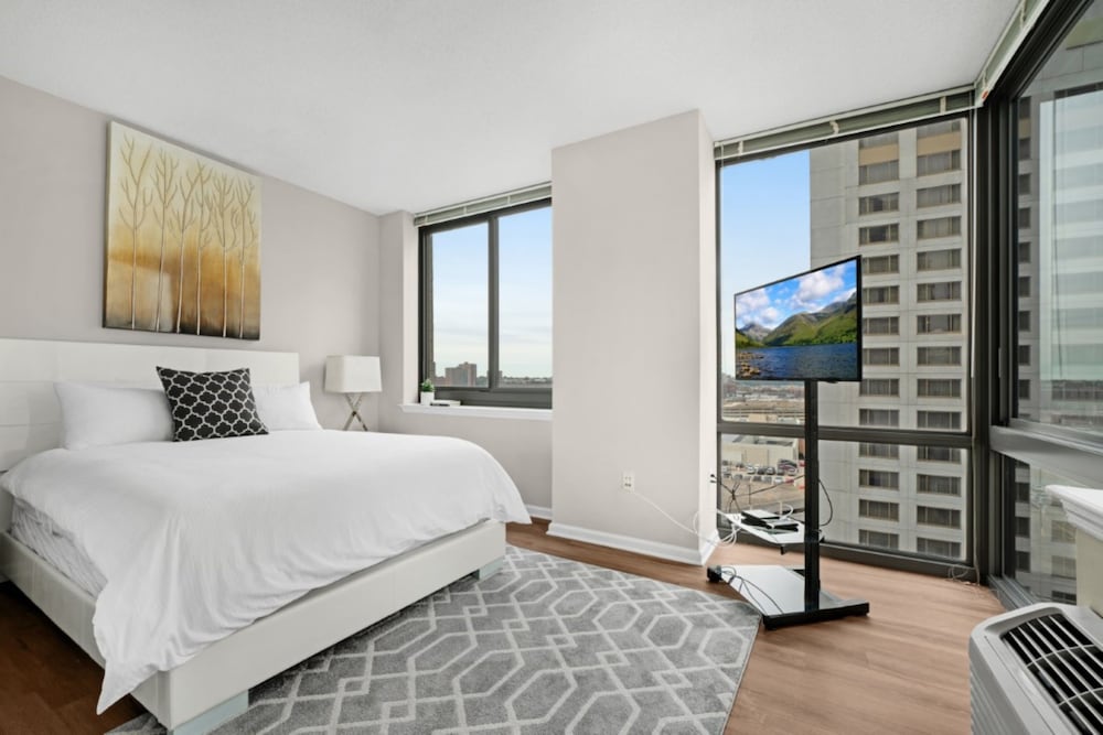 Global Luxury Suites Downtown Jersey City 10/71