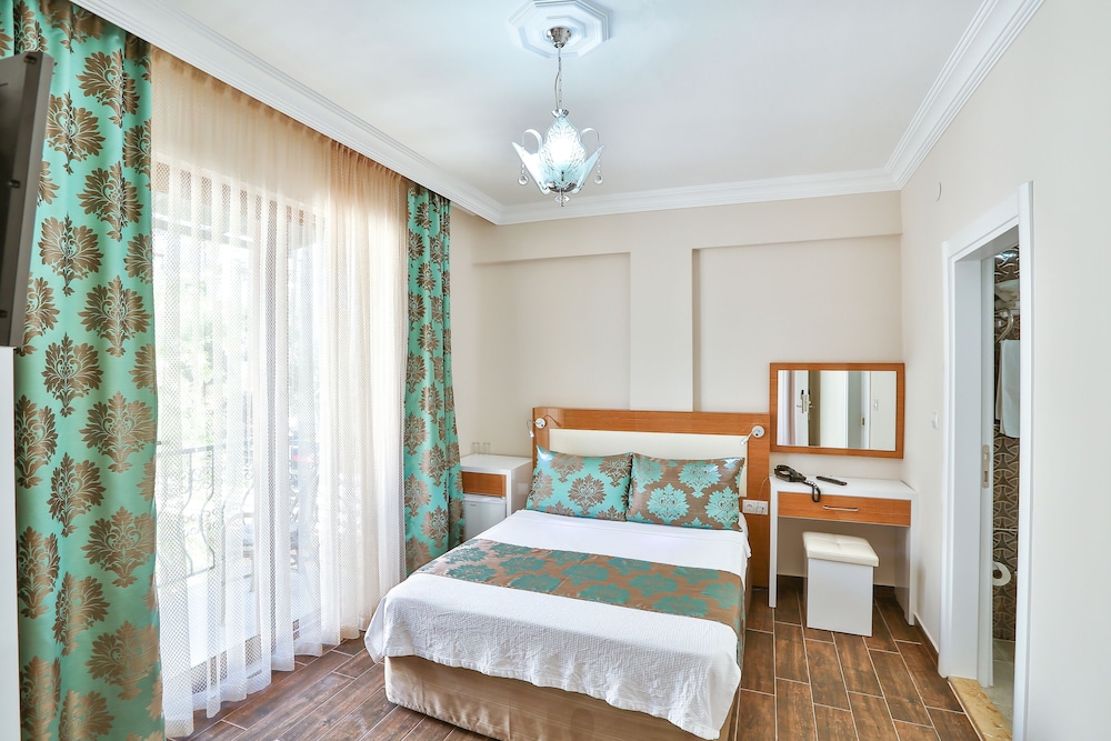 ROOM, DOUBLE BED