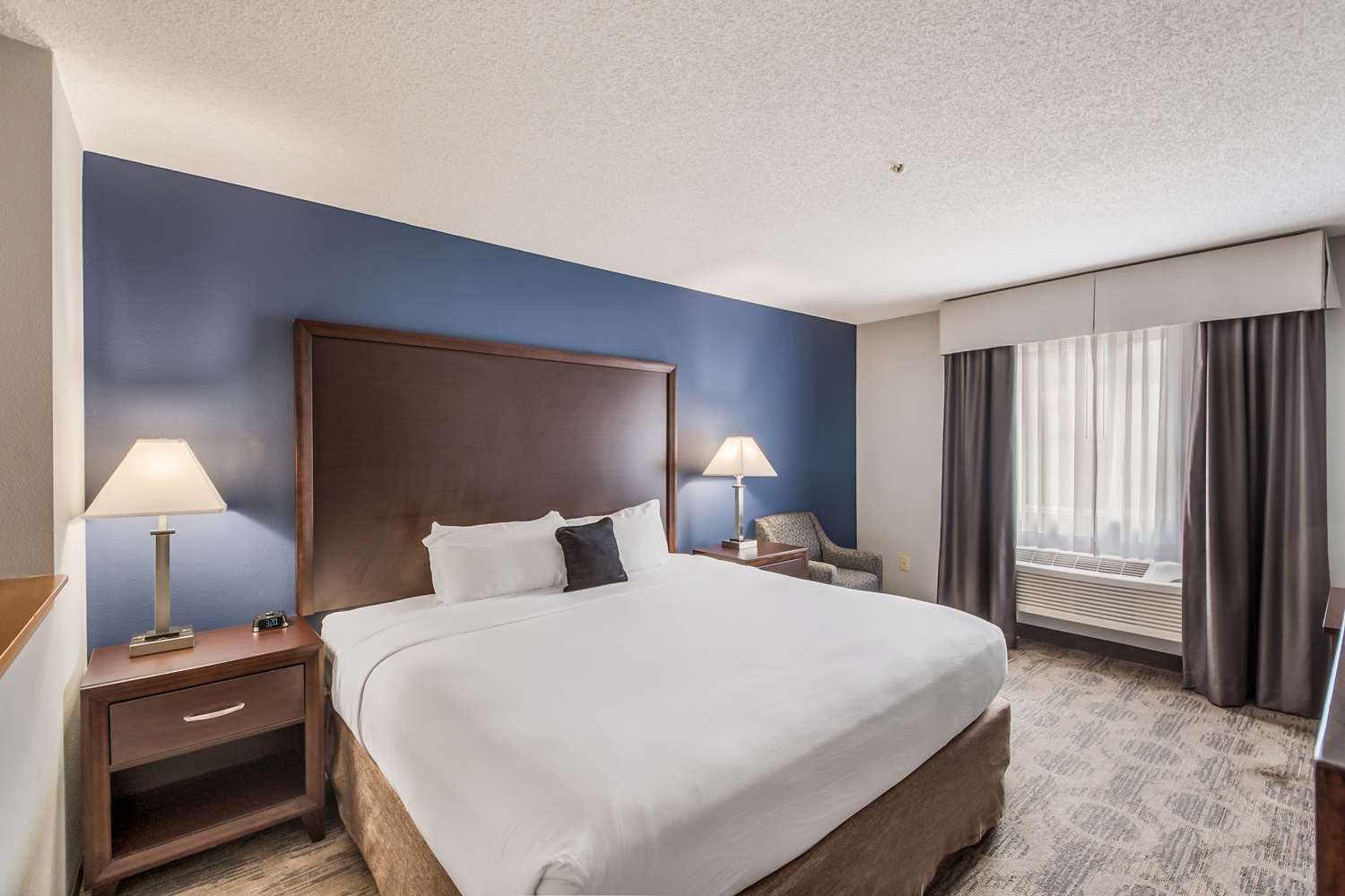 Suite, King Bed, Red Lion Inn & Suites Sequim 2/3