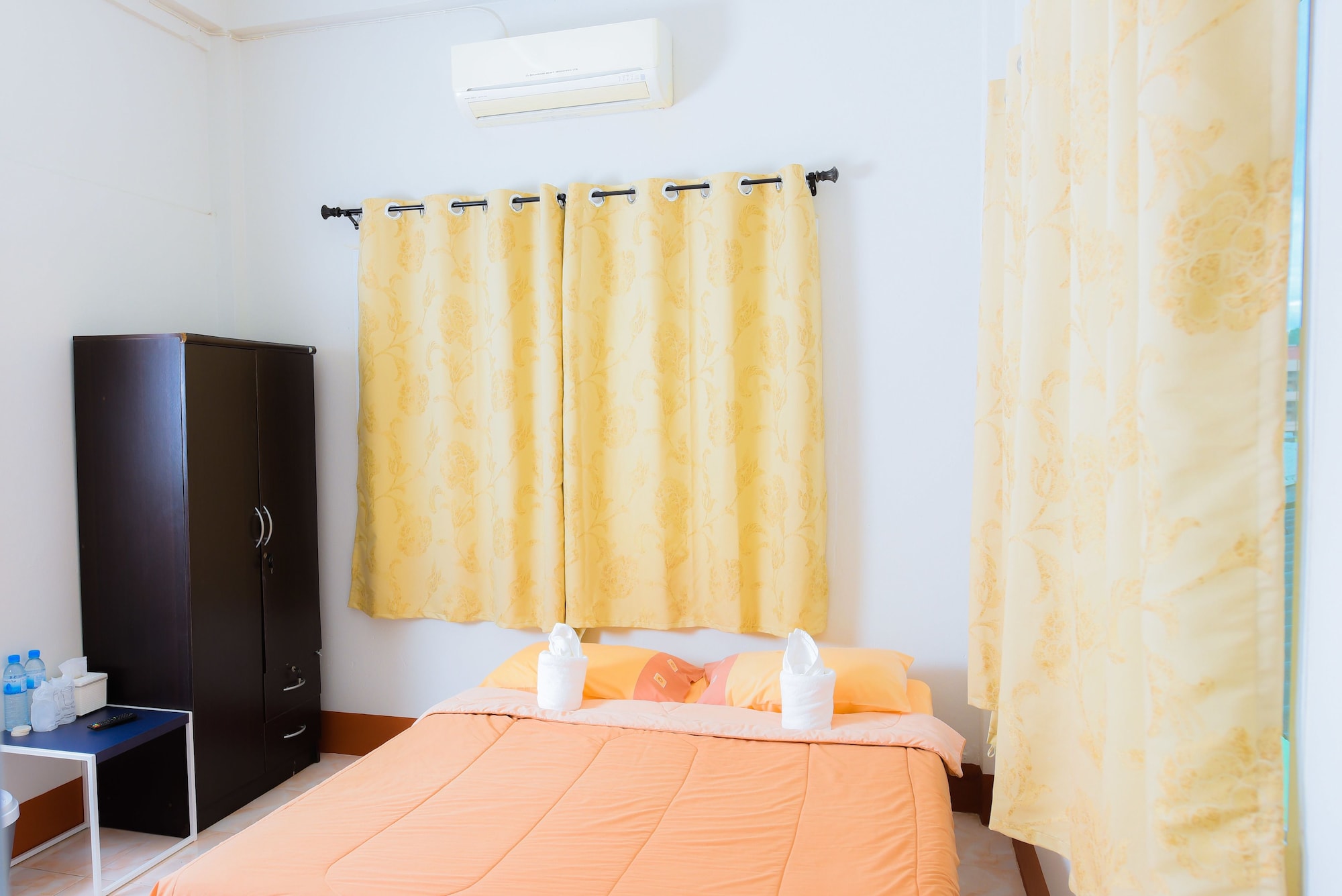 ROOM, DOUBLE BED
