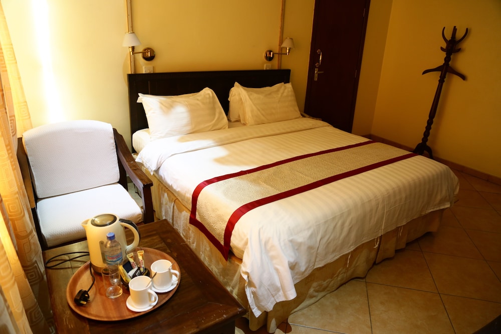 New Safari Hotel 13/35