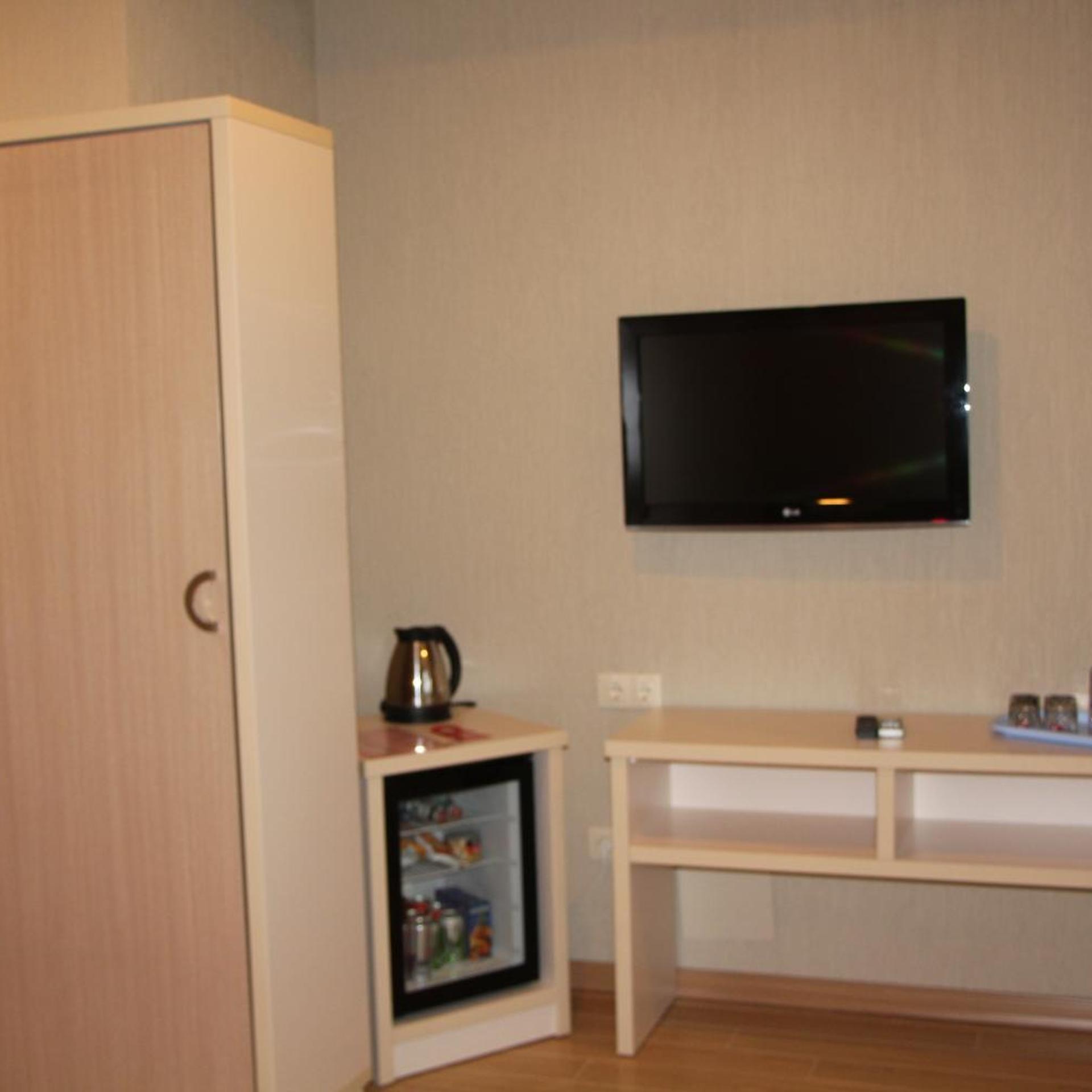 Legacy Hotel 4/32