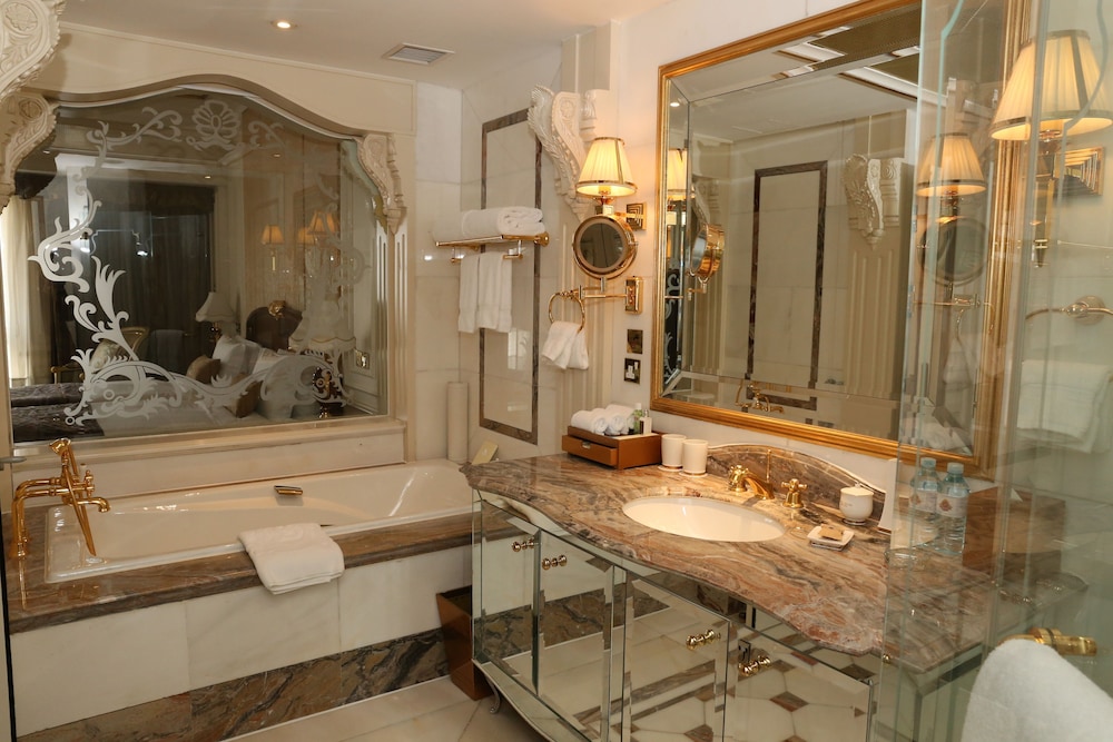 LEGENDALE HOTEL BEIJING 32/33