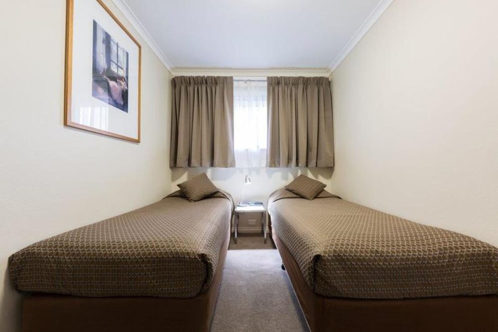 FORREST HOTEL AND APARTMENTS 24/68