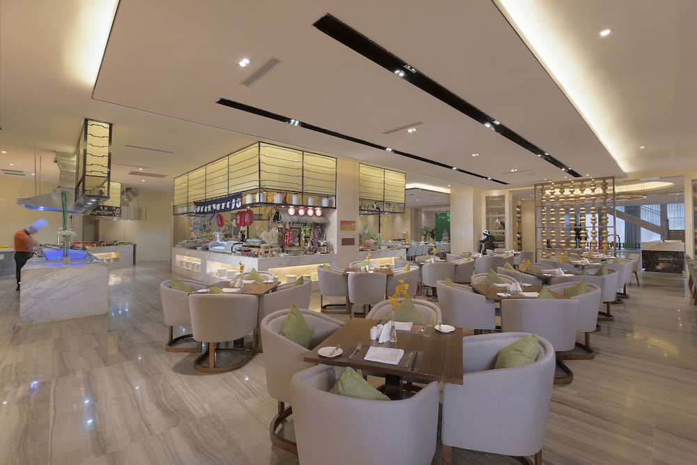 Huayou New Century Grand Hotel 38/50