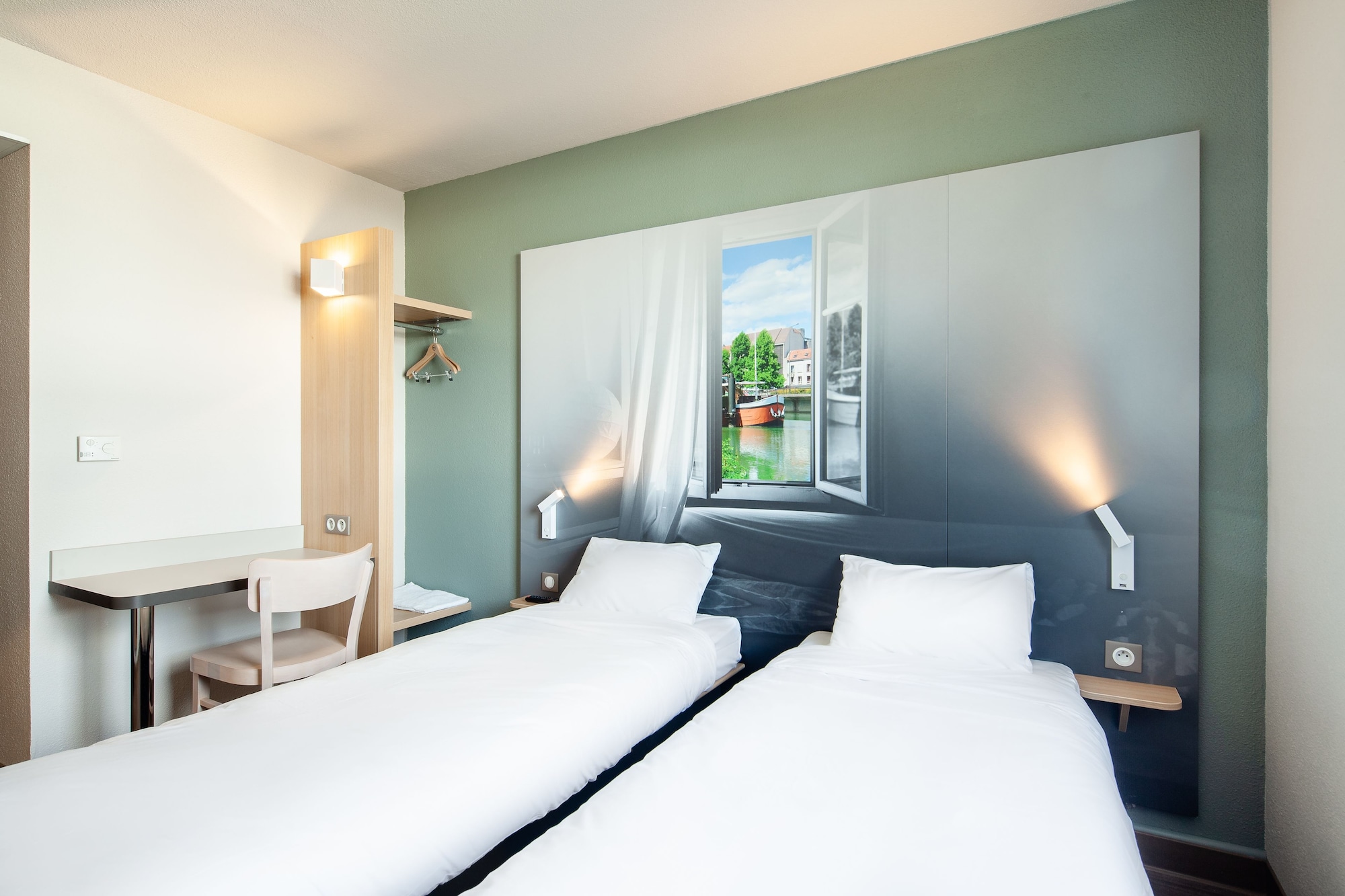 Room, Twin Beds