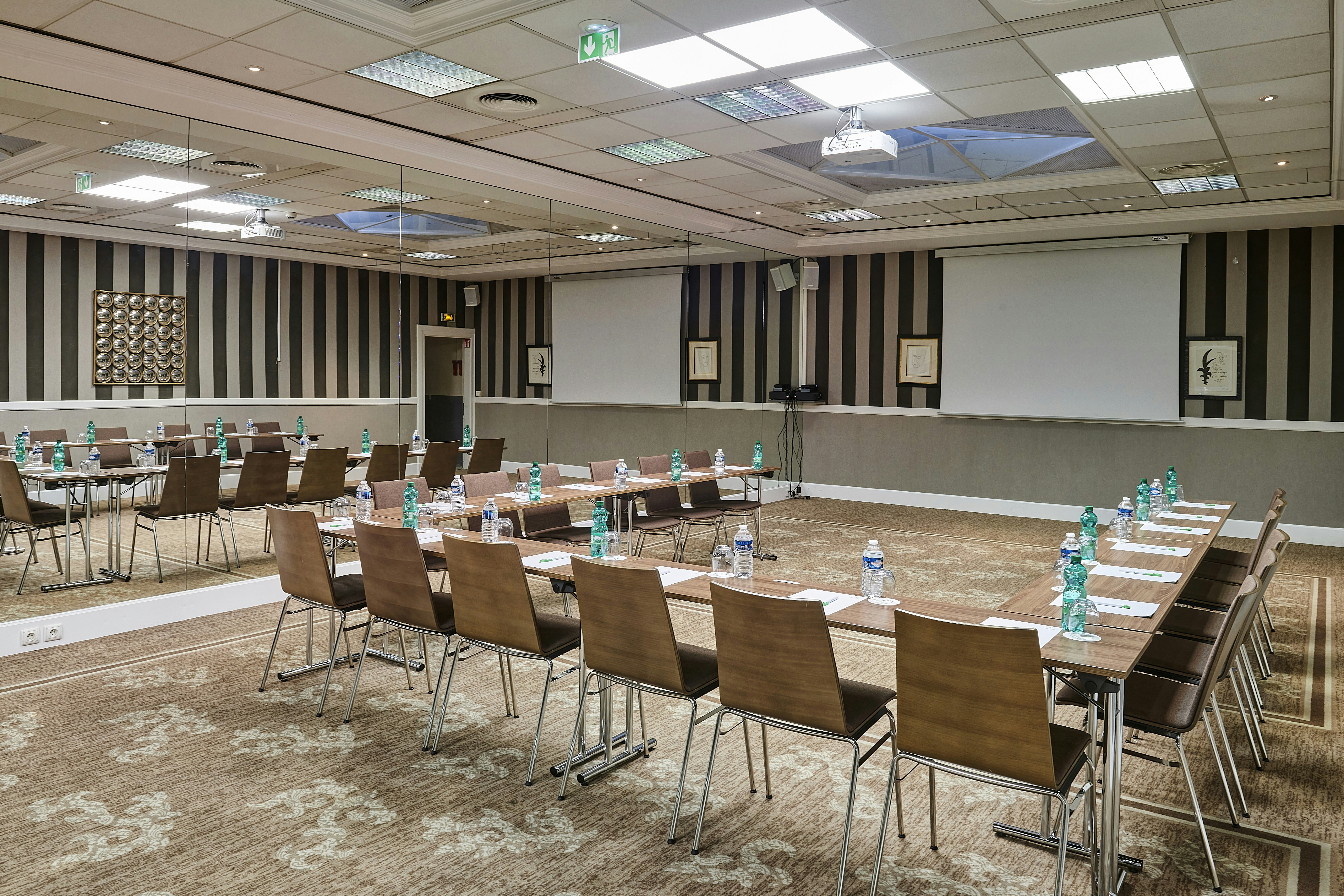 Holiday Inn Nice by IHG 68/79