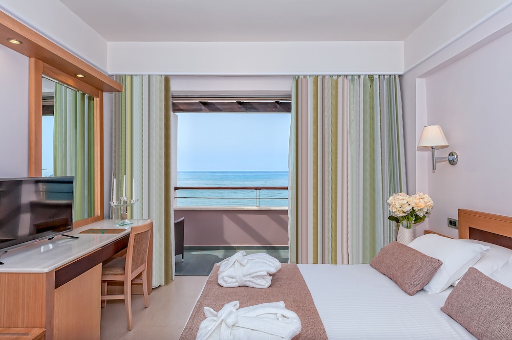 Porto Platanias Beach Resort & Spa 17/50