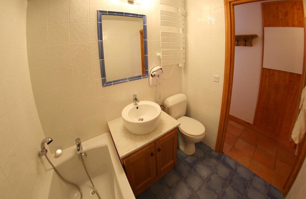 Chalet des Neiges - Oz en Oisans(Sat arr/dep only 46/50