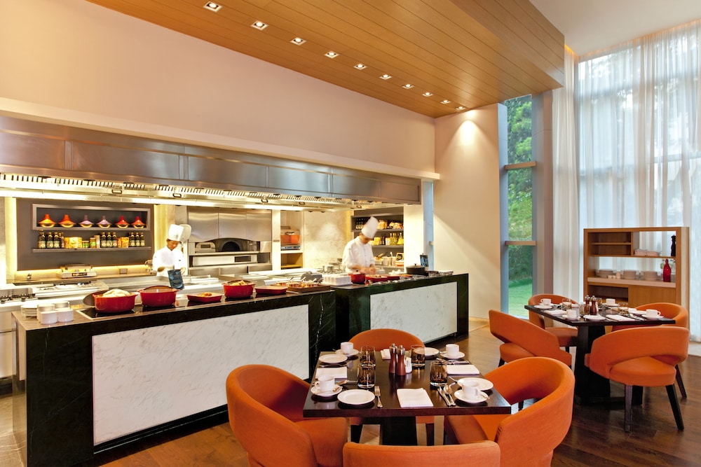 Hyatt Regency Ahmedabad 65/80