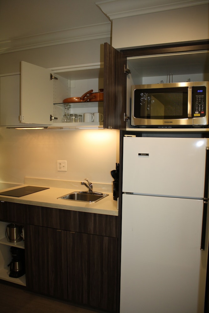 Executive Suites Hotel and Conference Centre Metro Vancouver 7/57