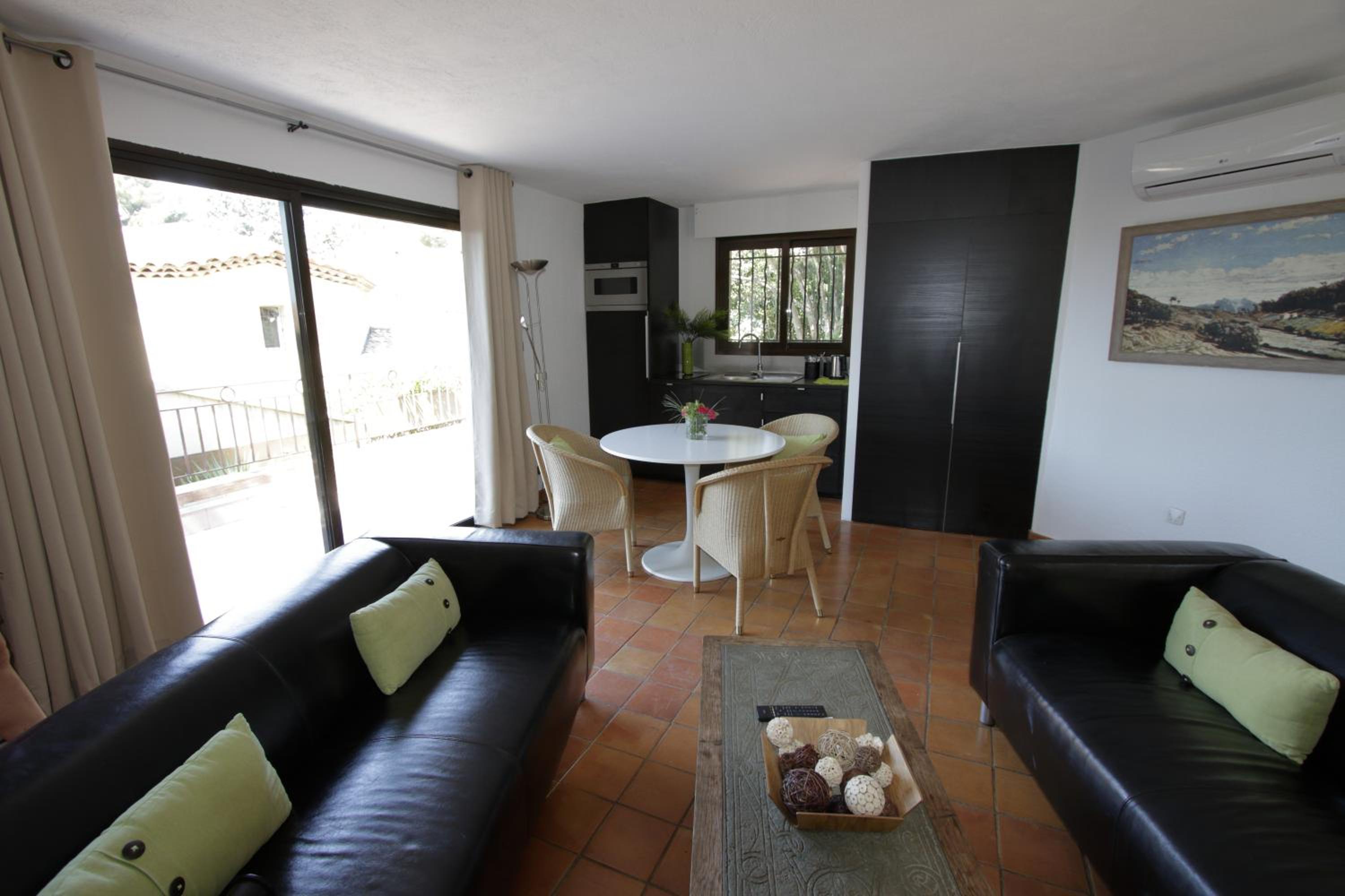Hotel Les Jardins de Cassis 6/25