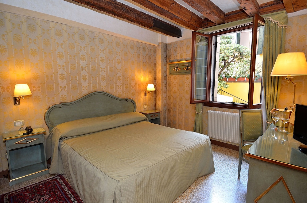 CLASSIC, DOUBLE BED