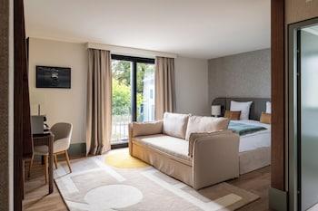 Classic, Quadruple, Queen Bed, Sofa