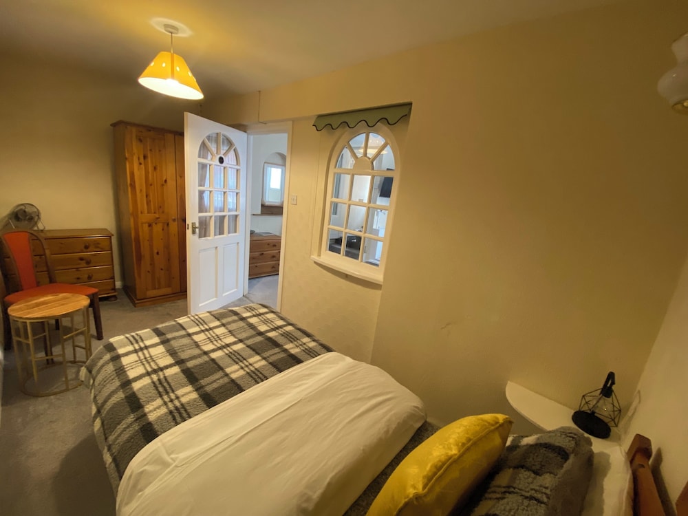 The Mountview 18/50