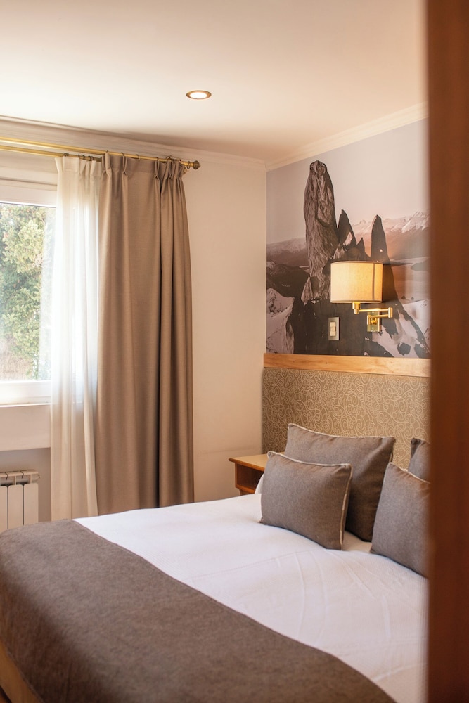 Tres Reyes Hotel 5/50