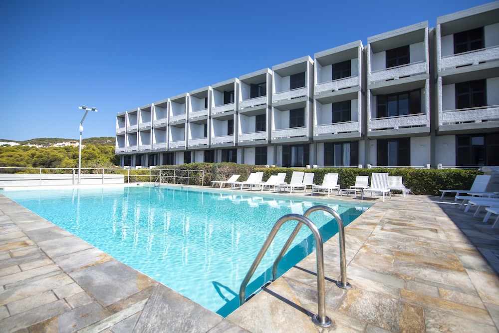 Apollo Resort 4/63