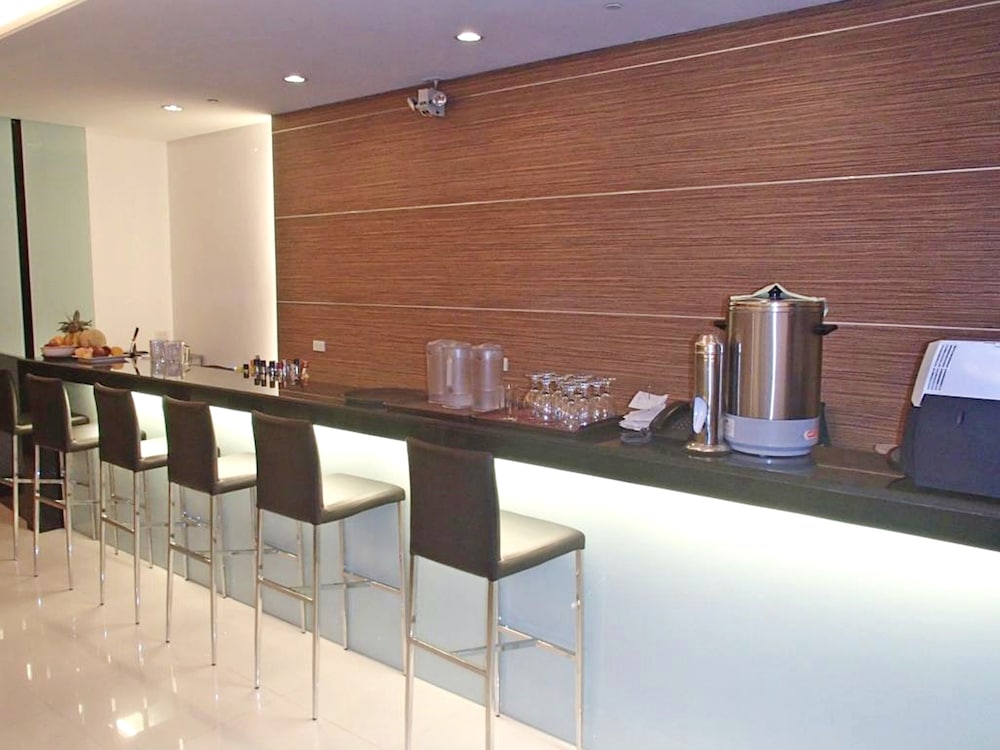 Vista Hotel Cubao 23/26