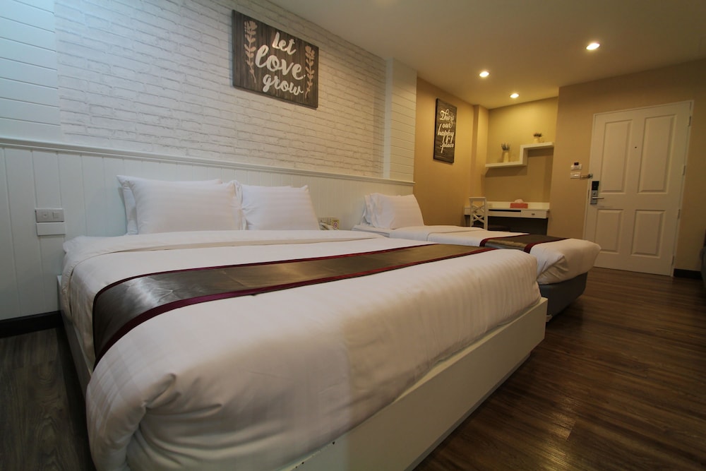FAMILY, TRIPLE, 1 DOUBLE AND 1 SINGLE BED