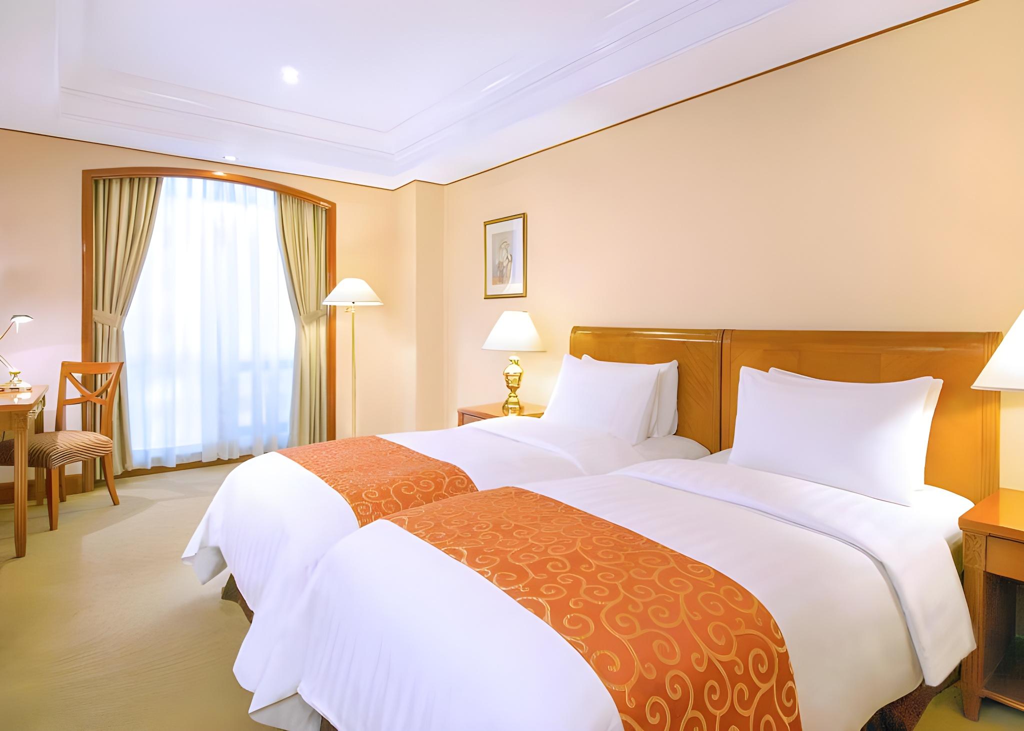 SUPERIOR ROOM