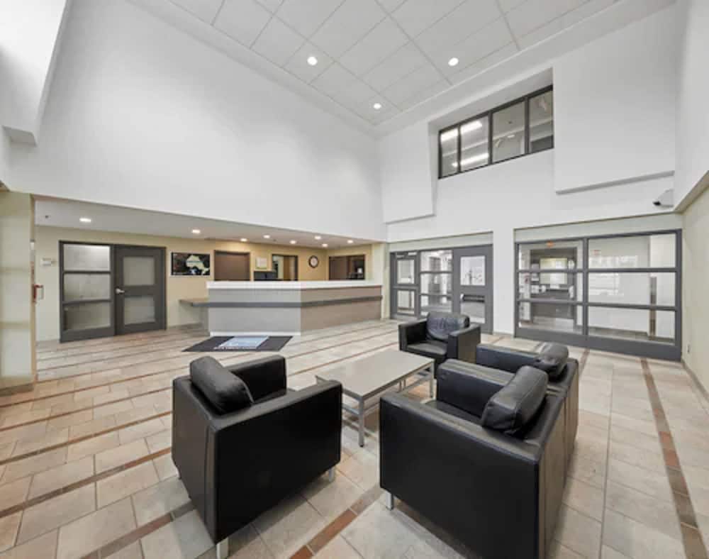 Residence & Conference Centre - King City 13/27