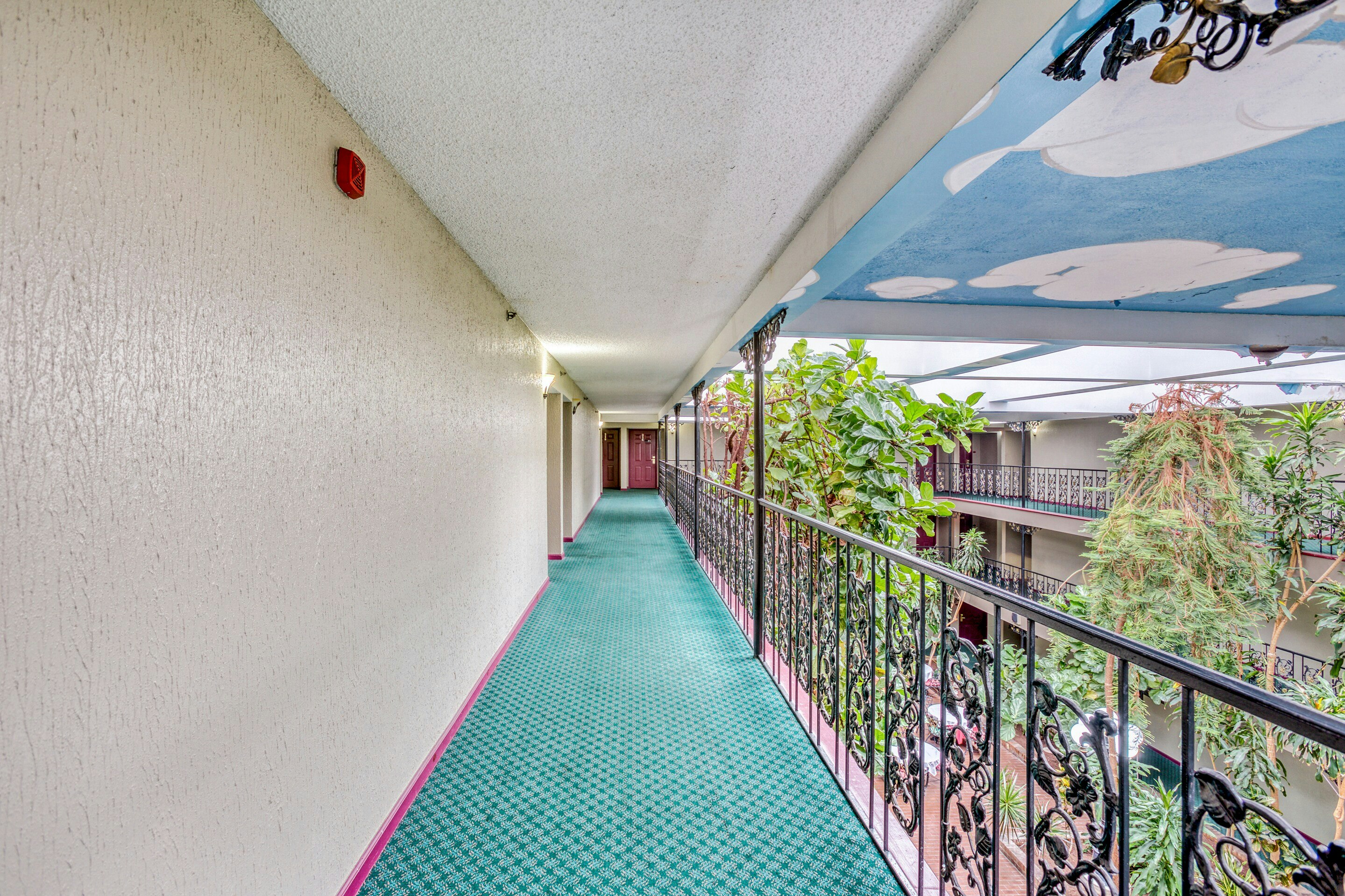 OYO Townhouse Tulsa Woodland Hills 28/30