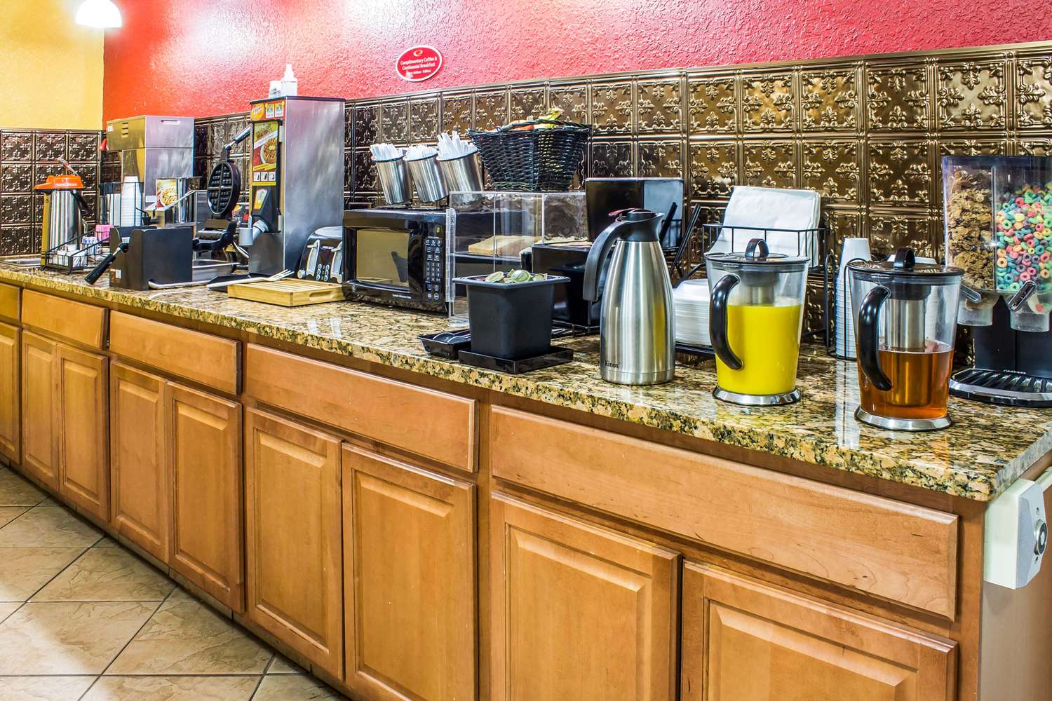 Econo Lodge Inn & Suites Walnut 13/30