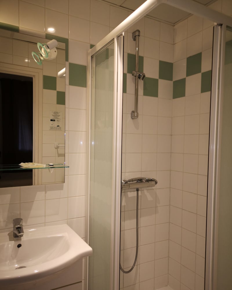 Trianon Hotel 32/36