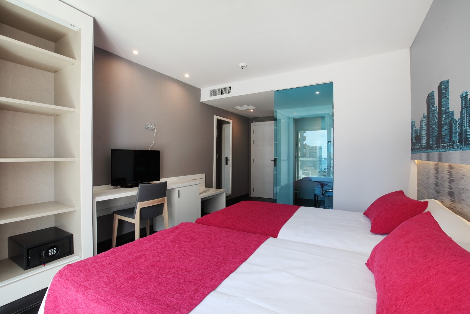 ROOM, SINGLE