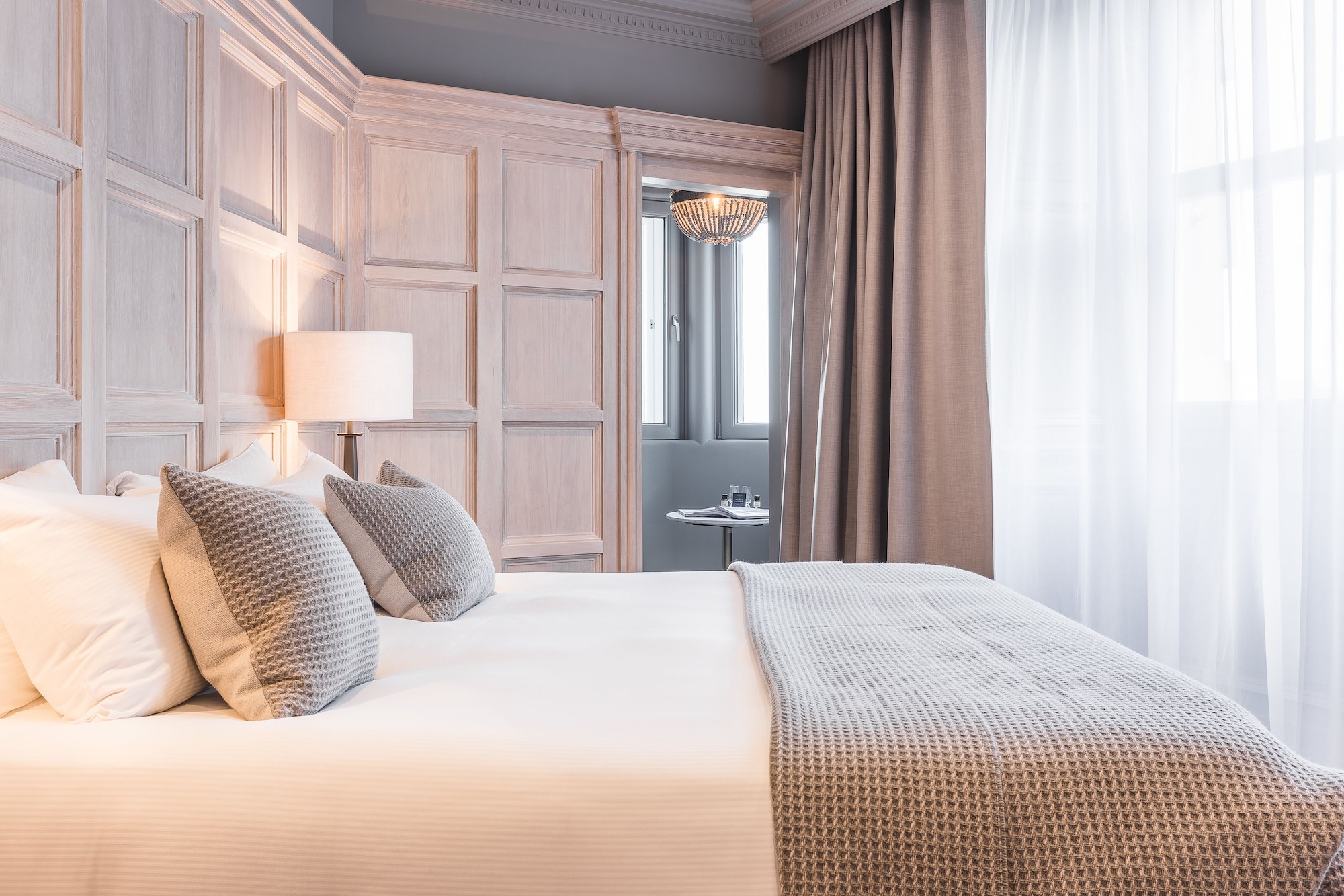 DIRECTOR, DOUBLE OR TWIN BED, CITY VIEW