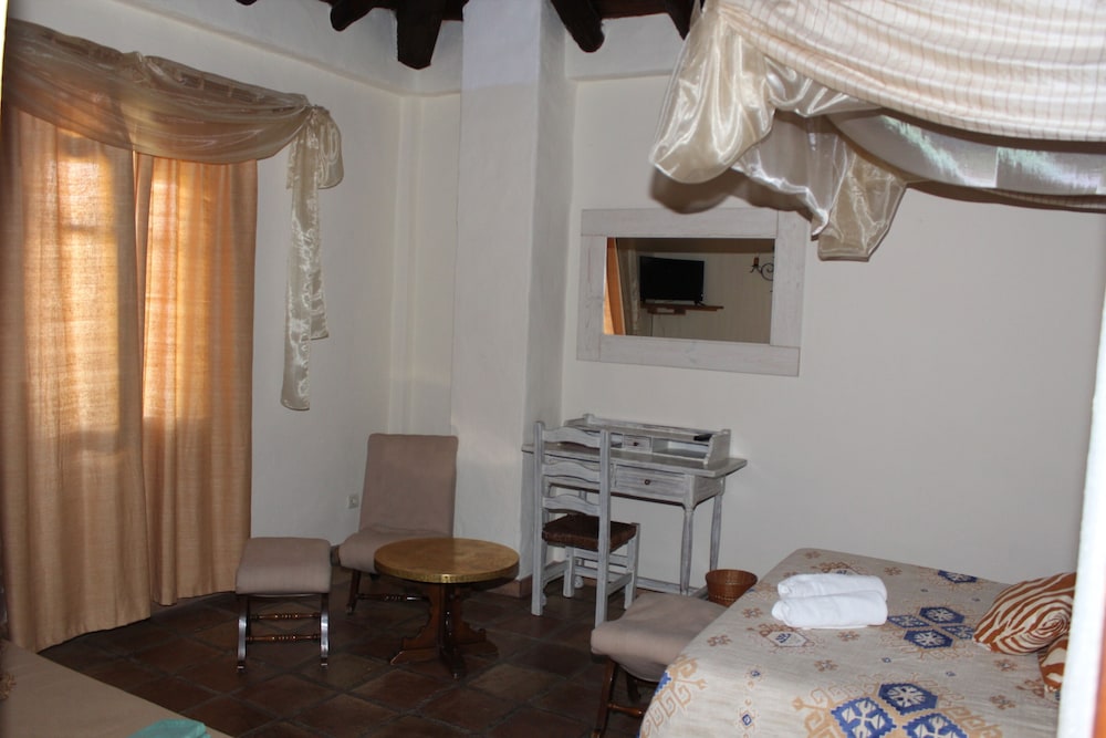 Los Jarales Hotel 48/73