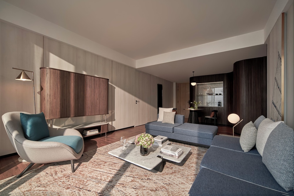 The Yacht Hotel by DC 27/50