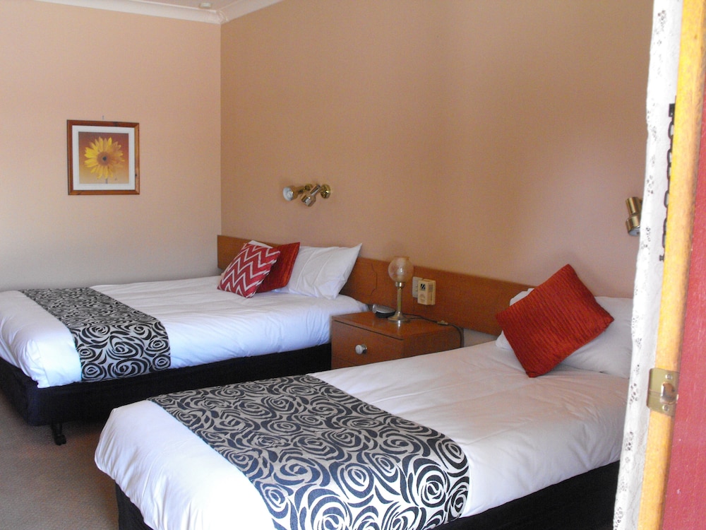 Philadelphia Motor Inn 12/22