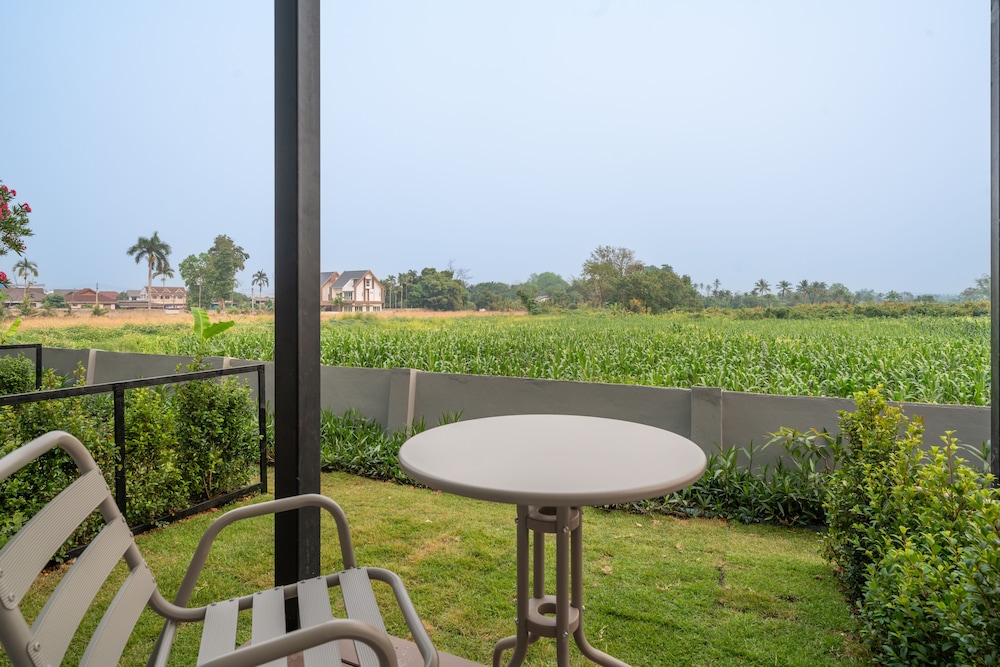 Khunyuw Hotel 57/63
