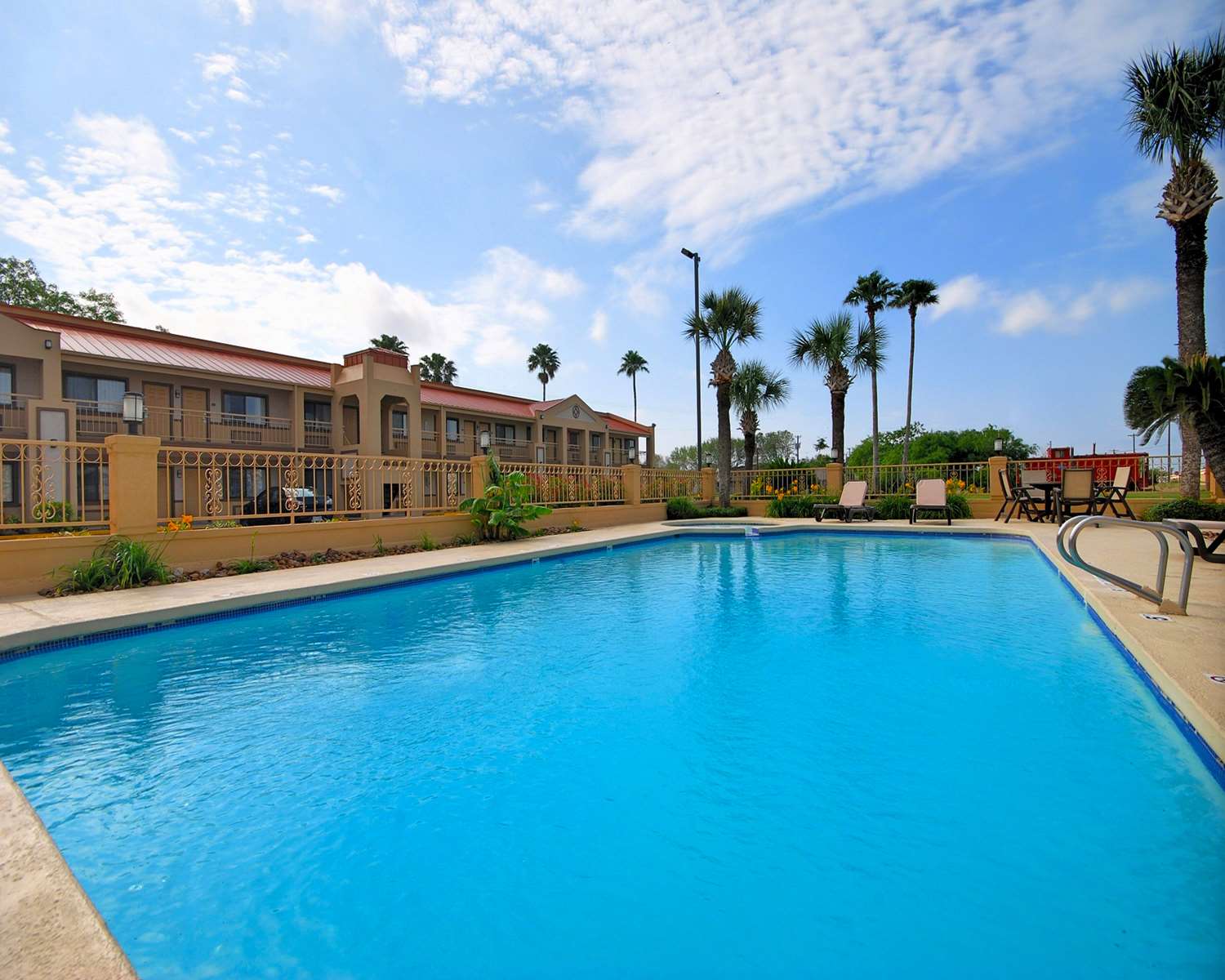 Americas Best Value Inn Kingsville 1/8