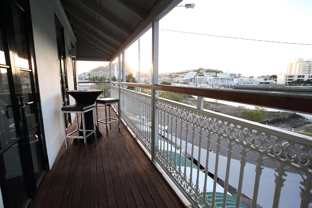 Oaks Townsville Metropole Hotel 35/69
