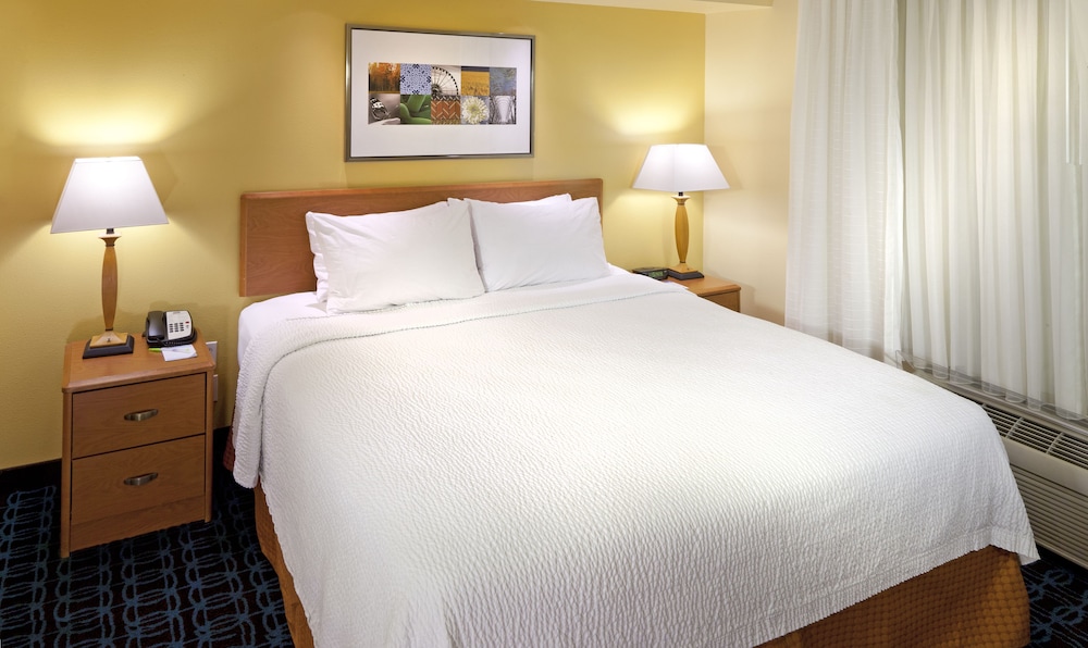 Fairfield Inn Suites By Marriott Cincinnati Eastgate 3/18
