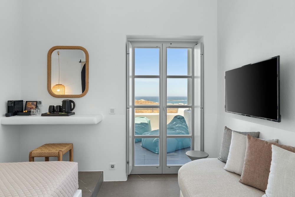 Mr & Mrs White Paros Suites & More 13/36