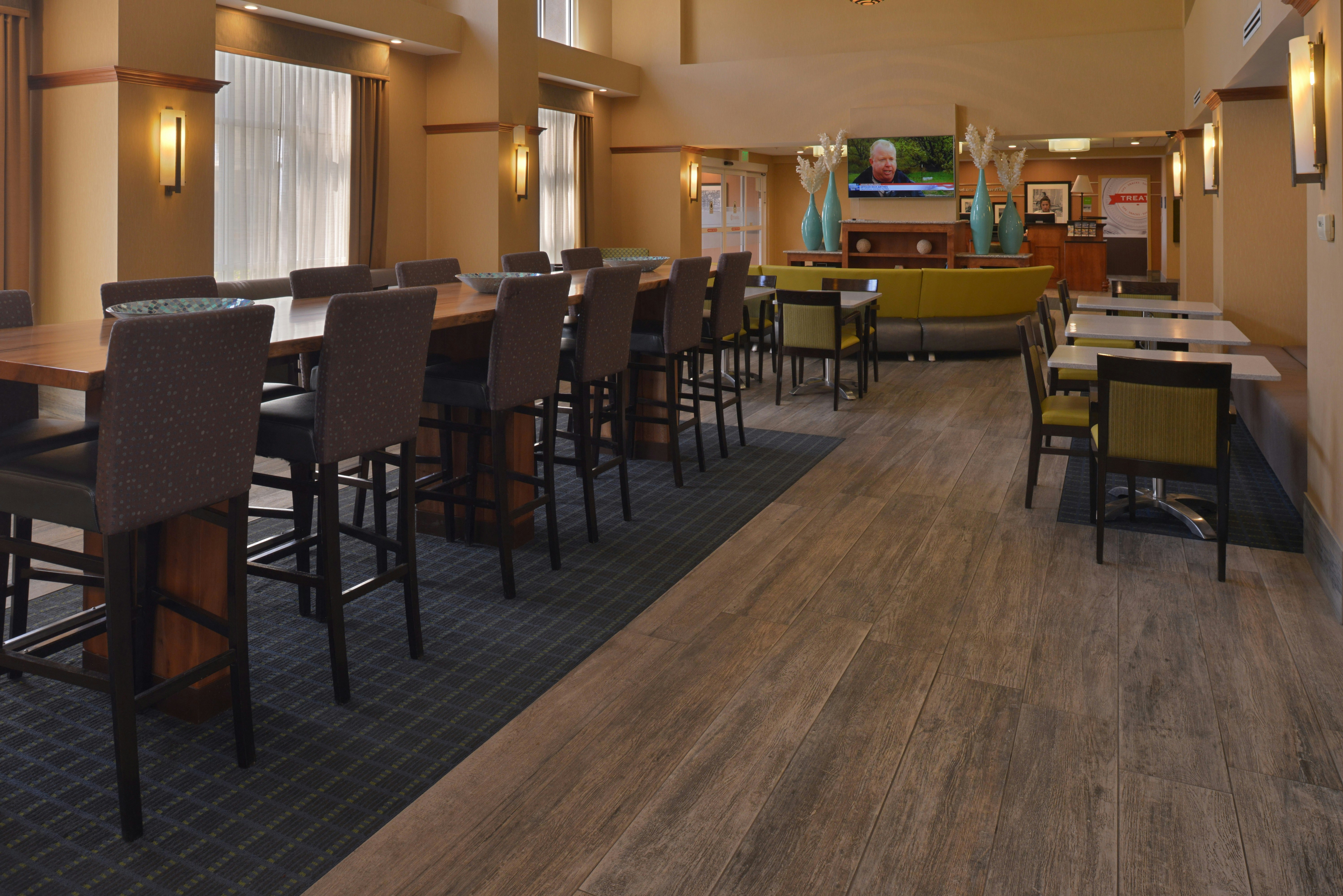 Hampton Inn & Suites Bakersfield North-Airport 50/62