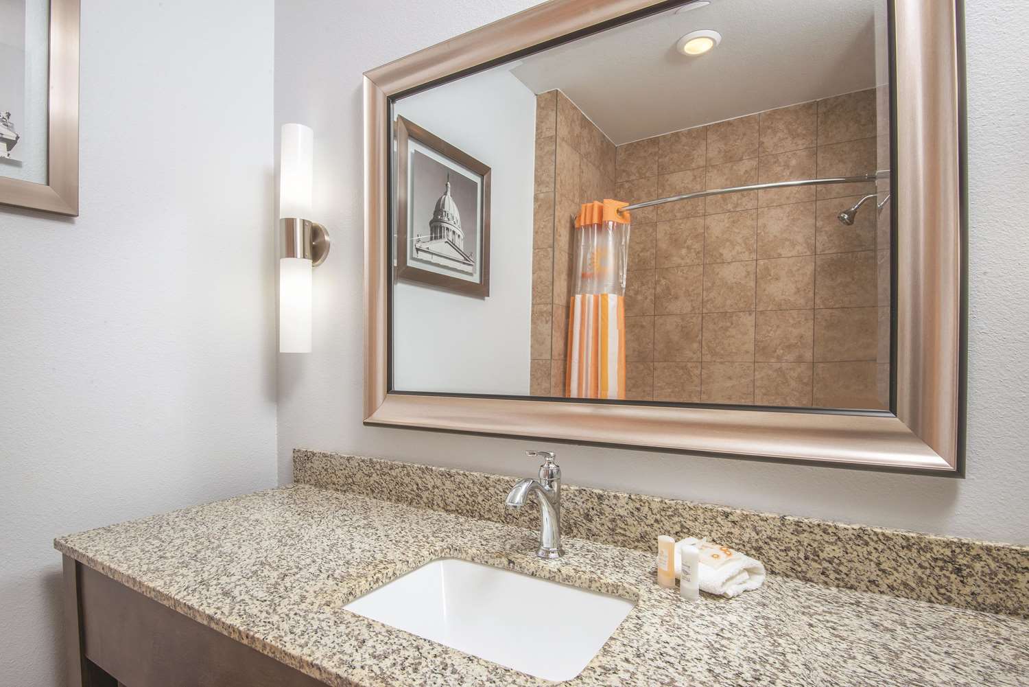 La Quinta Inn & Suites by Wyndham Guthrie 42/47