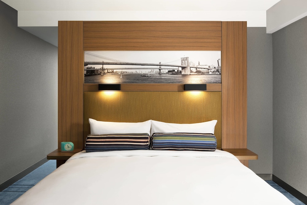 Aloft New York Brooklyn 17/48