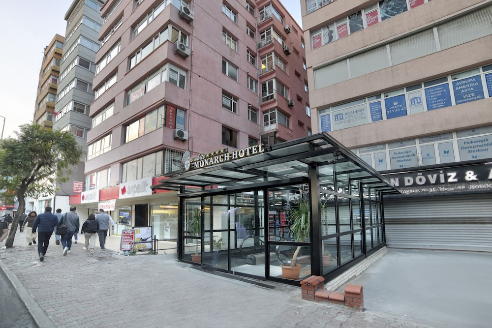 White Monarch Hotel 67/70