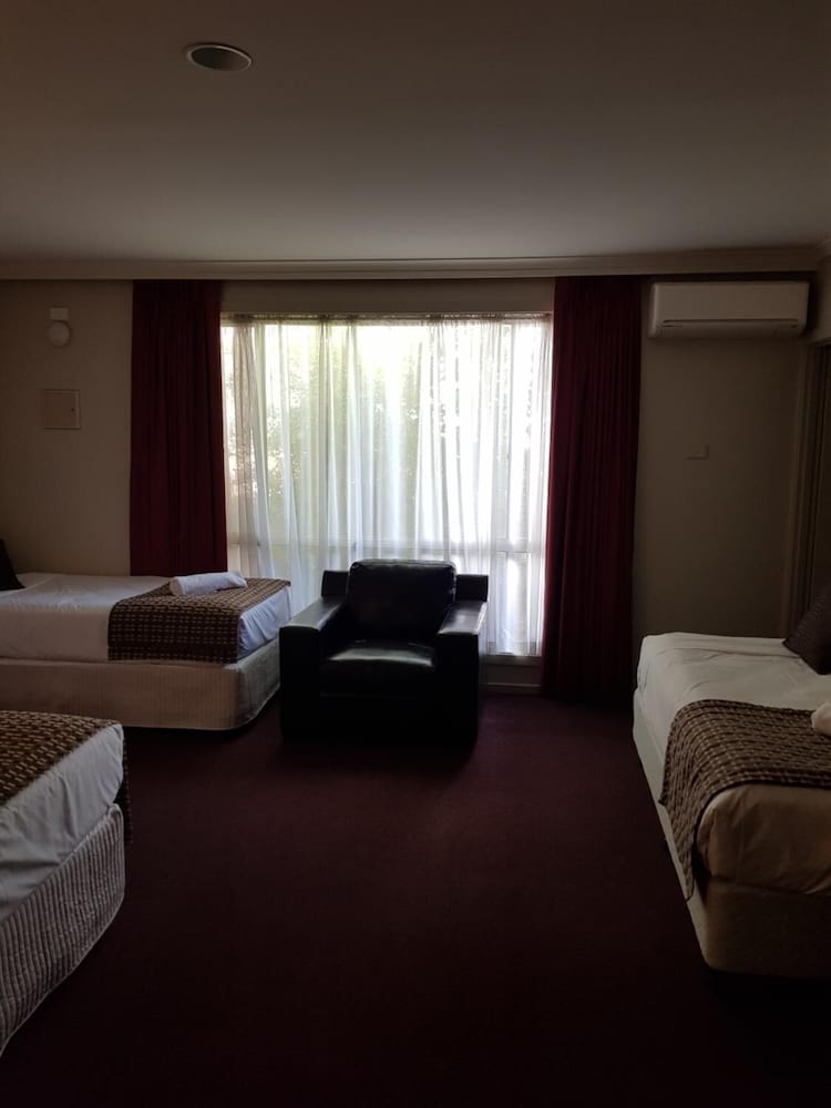 Ringwood Lake Inn 42/61